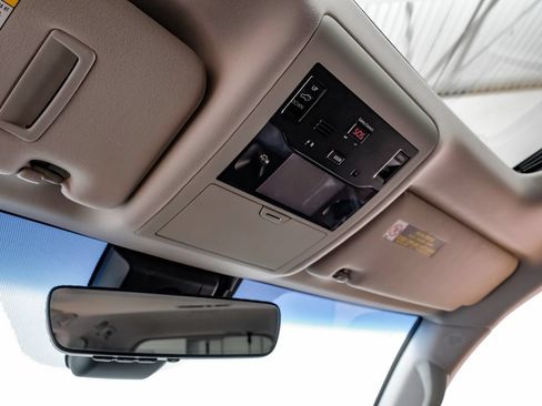 Used 2019 Lexus LX 570 4WD w/ Luxury Package image 25