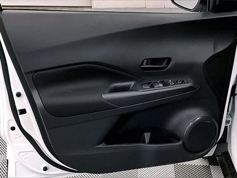 New 2025 Nissan Kicks Play S image 28