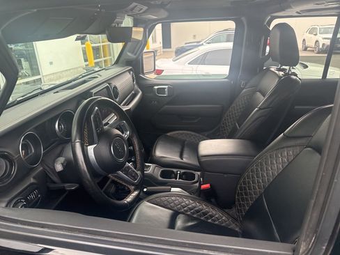 Used 2021 Jeep Gladiator Overland image 2
