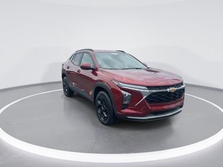 Used 2025 Chevrolet Trax LT w/ LT Convenience Package FWD video 2