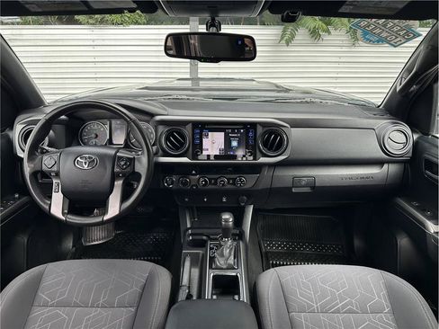 Used 2017 Toyota Tacoma TRD Sport w/ Tow Package (A/T) AWD/4WD image 16