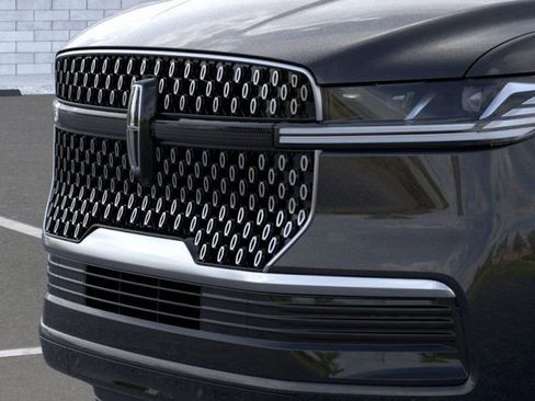 New 2026 Lincoln Navigator Premiere AWD/4WD image 17