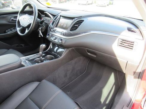 Used 2017 Chevrolet Impala LT w/ Leather Package image 10