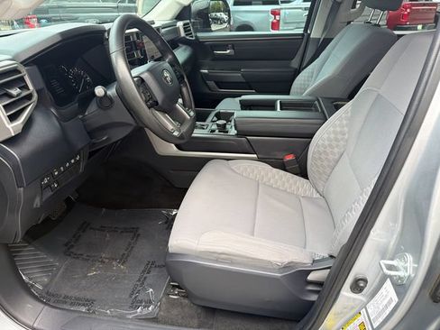 Used 2022 Toyota Tundra SR5 w/ SR5 Convenience Package AWD/4WD image 11