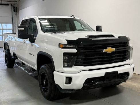 Used 2025 Chevrolet Silverado 2500 LT w/ Convenience Package image 5