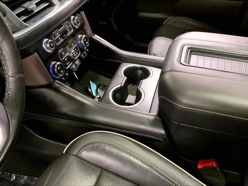 Used 2021 GMC Yukon SLT w/ SLT Premium Package image 17
