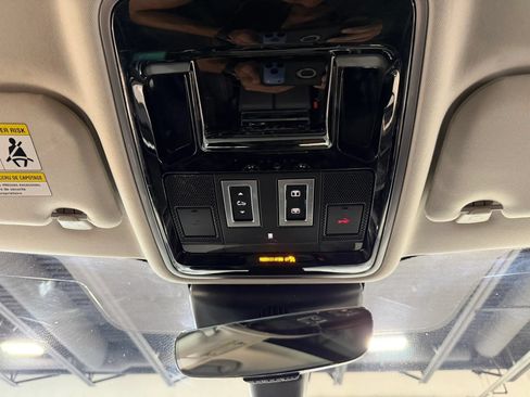 Used 2018 Land Rover Range Rover Velar S AWD/4WD image 21