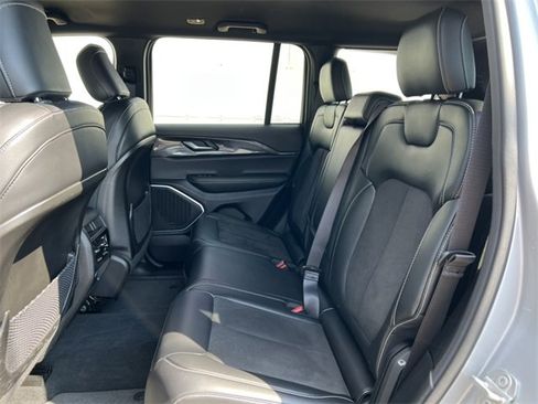 Used 2022 Jeep Grand Cherokee Altitude image 4