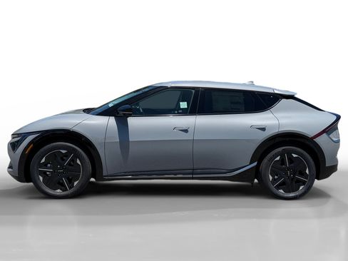 New 2026 Kia EV6 Wind RWD image 2