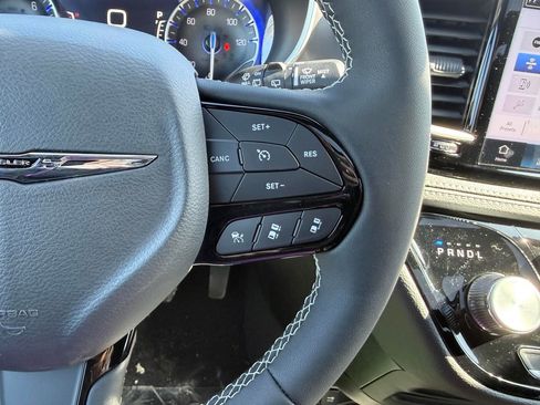 New 2026 Chrysler Pacifica Select image 17