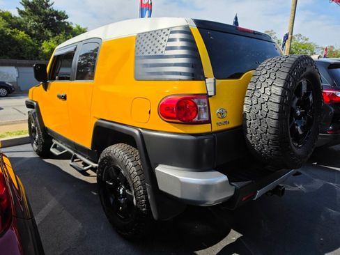 Used 2007 Toyota FJ Cruiser 4WD image 2