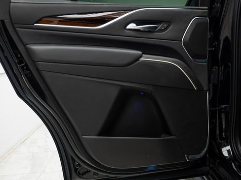 Used 2022 Cadillac Escalade Premium Luxury image 26