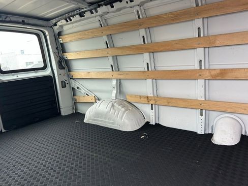Used 2024 GMC Savana 2500 w/ Driver Convenience Package image 5