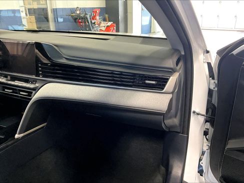 Used 2025 Toyota Camry LE w/ Convenience Package FWD image 13