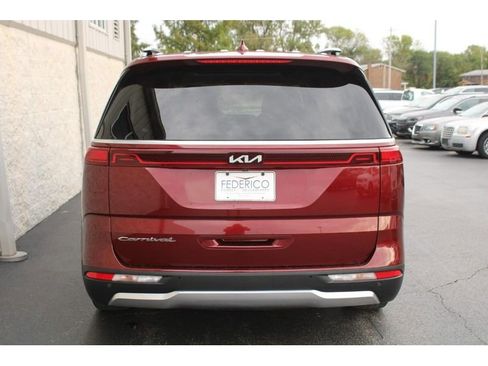 Used 2022 Kia Carnival SX Prestige image 4