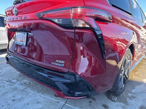 Used 2022 Toyota Sienna XSE image 12