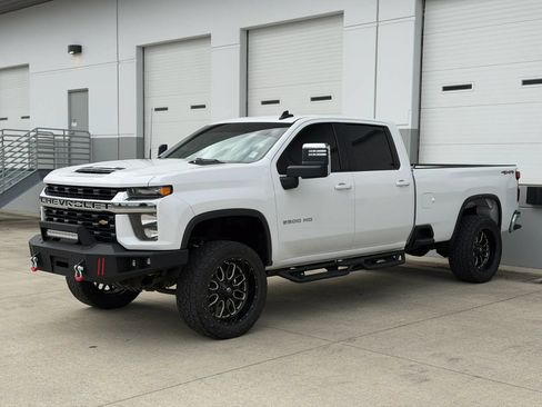 Used 2022 Chevrolet Silverado 2500 LT AWD/4WD image 2