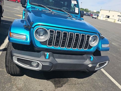 Used 2024 Jeep Wrangler Unlimited Sahara w/ Technology Group AWD/4WD image 3
