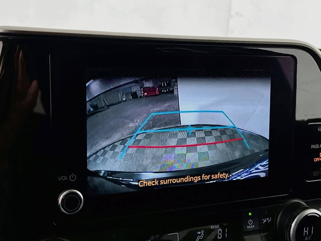Used 2025 Toyota Highlander XLE AWD/4WD image 12