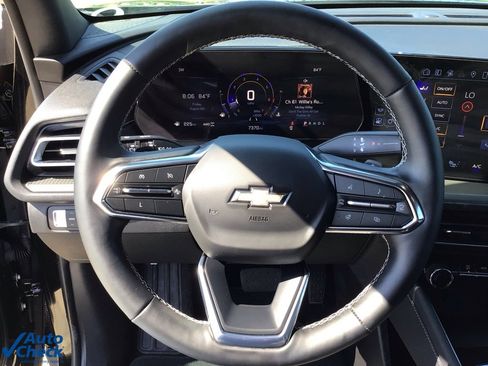 Used 2025 Chevrolet Traverse LT image 24