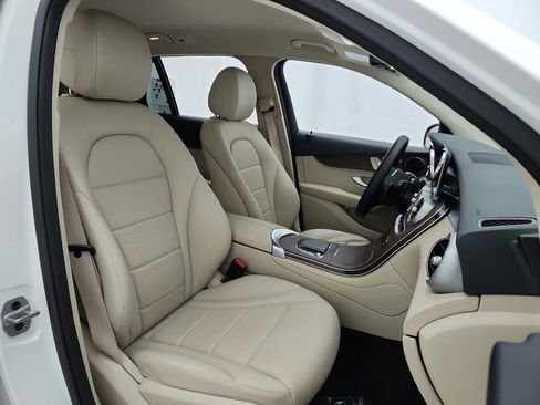 Used 2022 Mercedes-Benz GLC 300 4MATIC image 25