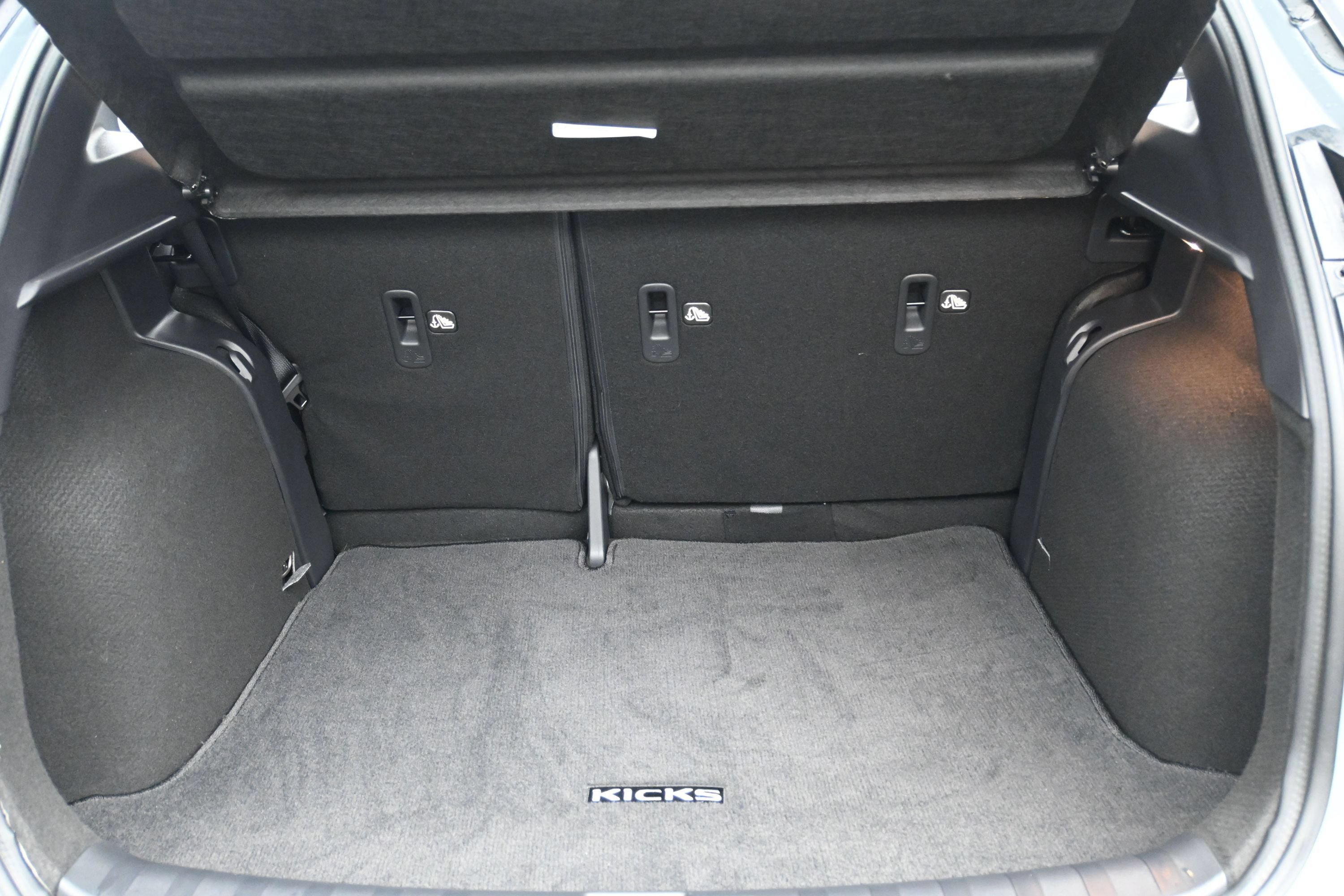 Used 2024 Nissan Kicks SR w/ SR Premium Package FWD image 18