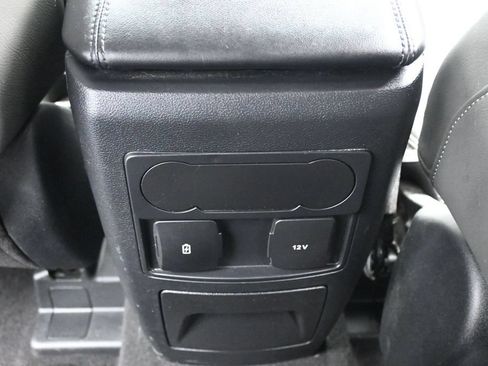 Used 2023 Ford Explorer XLT RWD image 21