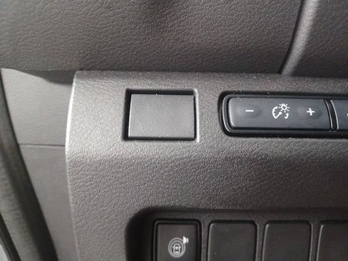Used 2025 Nissan Frontier SV RWD image 18