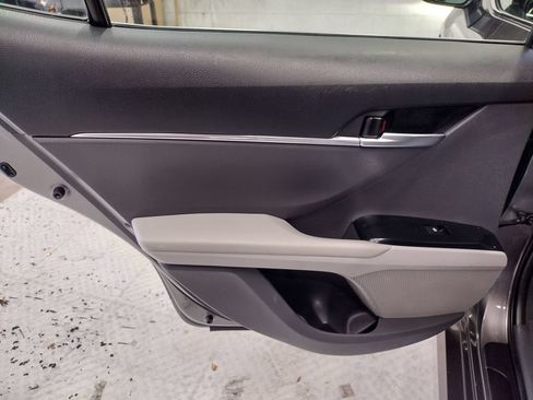 Used 2018 Toyota Camry LE FWD image 33