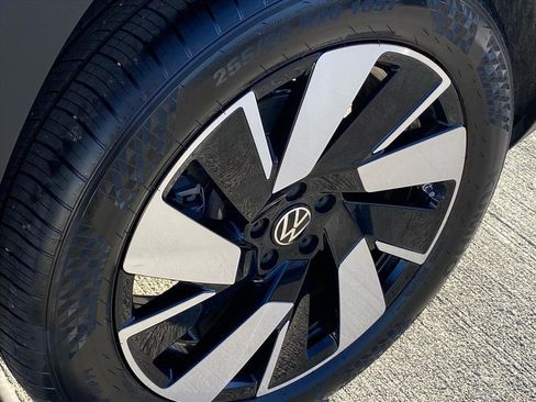 Certified 2025 Volkswagen Atlas Cross Sport SEL image 22