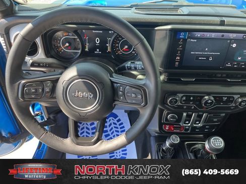 Used 2025 Jeep Wrangler Sport AWD/4WD image 9