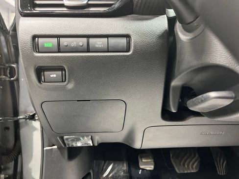 Used 2023 Nissan Sentra SR w/ SR Premium Package FWD image 17