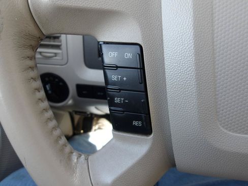 Used 2009 Ford Escape XLT AWD/4WD image 15