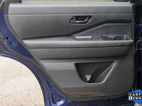 Used 2025 Nissan Pathfinder SV image 13