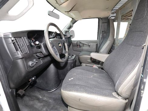 Used 2018 Chevrolet Express 2500 w/ Driver Convenience Package RWD image 13