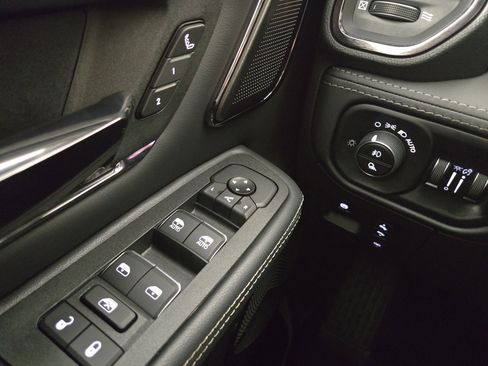 Certified 2025 RAM 1500 Limited image 32