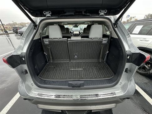 Used 2023 Toyota Highlander Platinum image 23