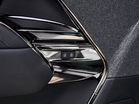 Used 2025 Land Rover Range Rover Sport Dynamic SE image 64