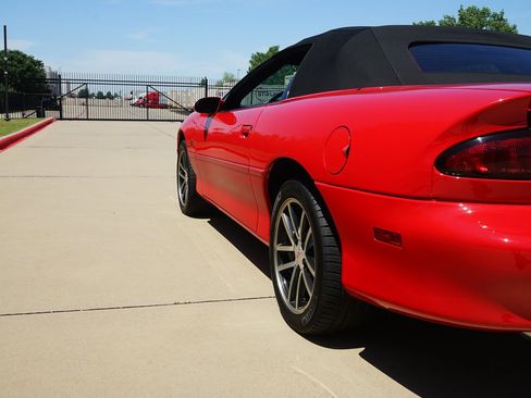 Used 2002 Chevrolet Camaro Z28 w/ SS Performance/Appearance Pkg RWD image 34