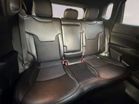 Used 2024 Jeep Compass Trailhawk image 18