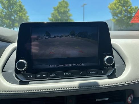 Certified 2025 Nissan Rogue SV FWD image 18