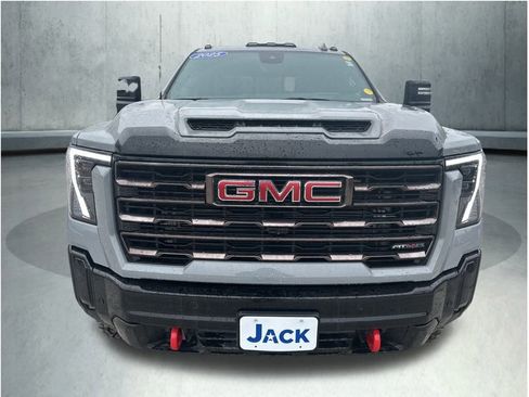 Used 2025 GMC Sierra 2500 AT4X image 10