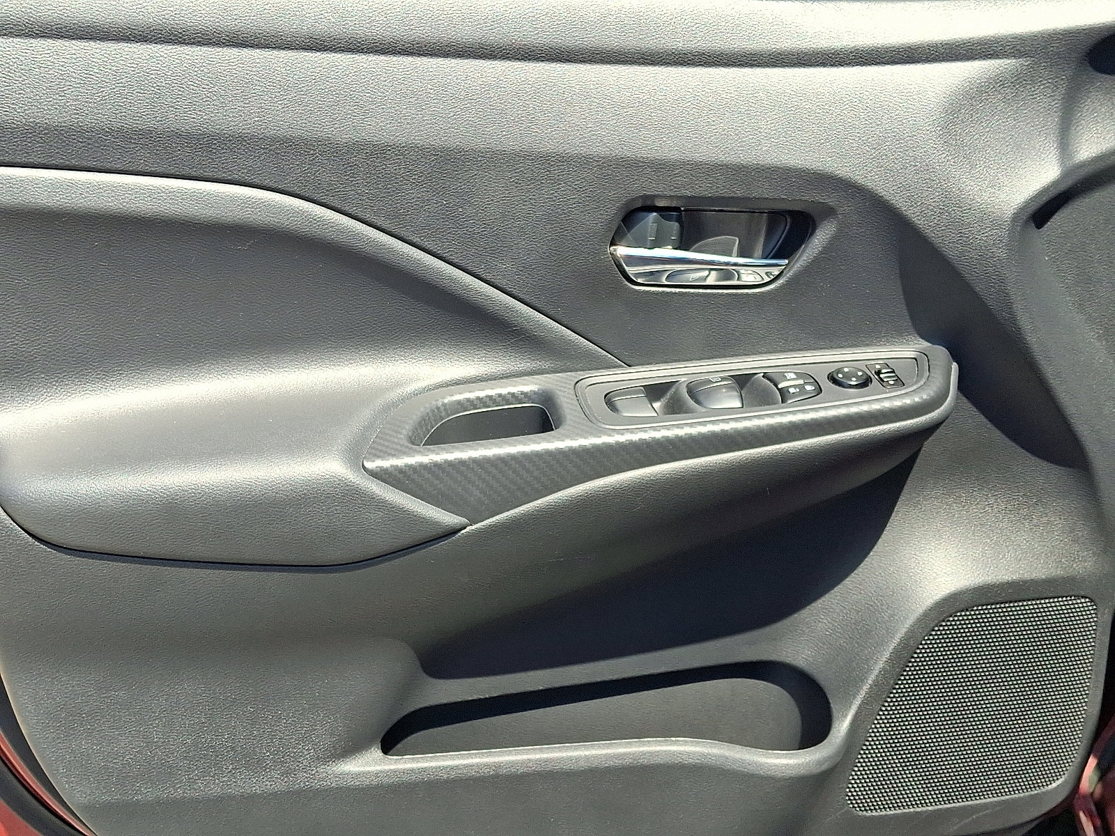 Used 2025 Nissan Versa SV FWD image 14