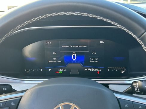Certified 2025 Volkswagen Taos SE FWD image 27