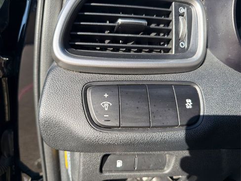 Used 2017 Kia Sorento LX image 18