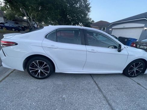 Used 2019 Toyota Camry SE FWD image 4