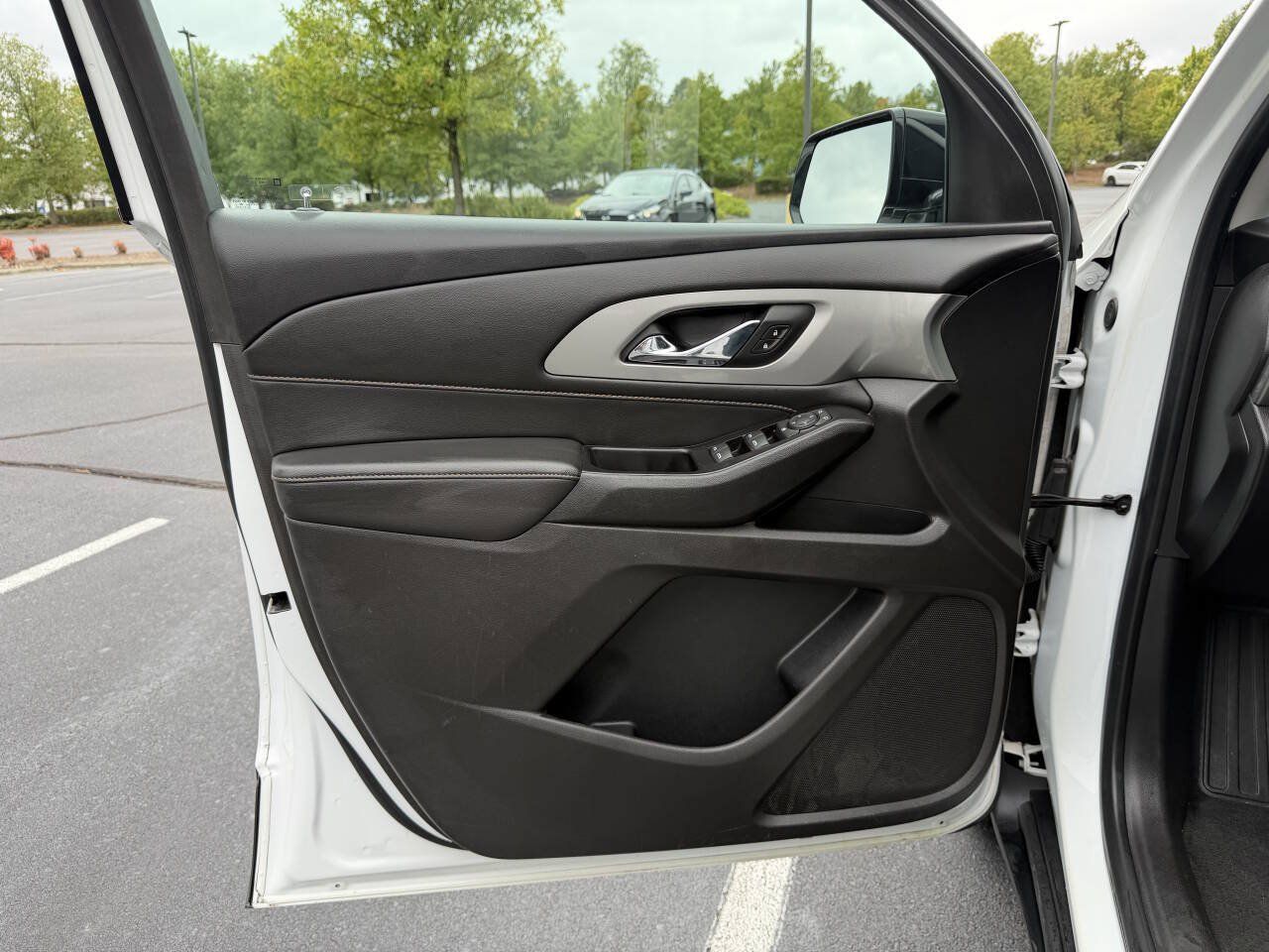 Used 2020 Chevrolet Traverse LS FWD image 11