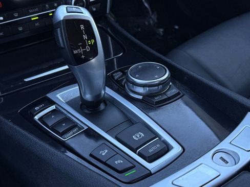 Used 2017 BMW 535i Gran Turismo xDrive image 32