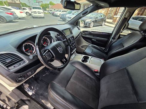 Used 2019 Dodge Grand Caravan SXT FWD image 12