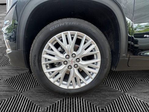 Used 2026 GMC Acadia Elevation w/ Elevation Premium Package FWD image 9